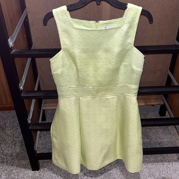 Lime green dress - Picture 8 of 10